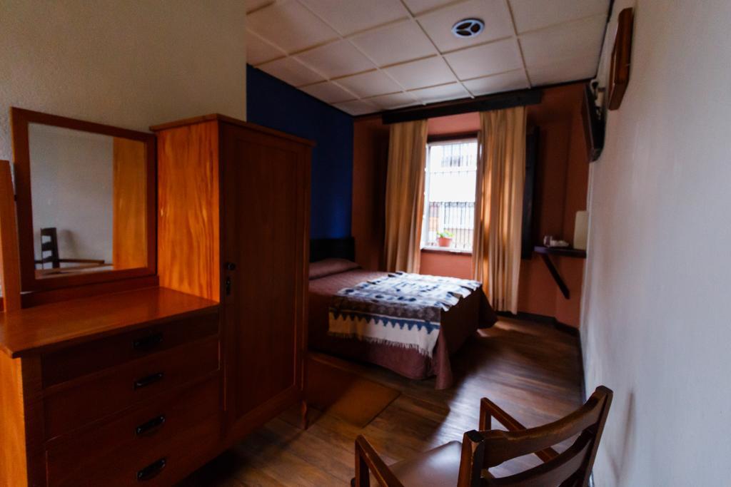 Hotel Modelo كويتزالتنانغو الغرفة الصورة