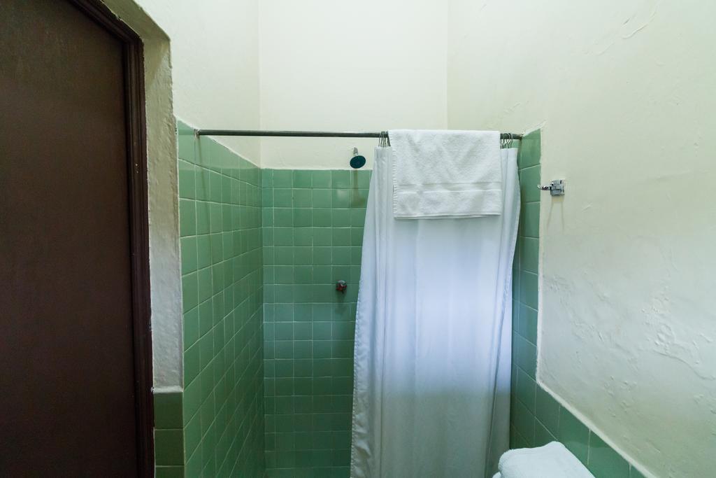 Hotel Modelo كويتزالتنانغو الغرفة الصورة